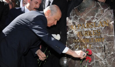 BAŞBUĞ ALPARSLAN TÜRKEŞİ 27 YILIN DA KABRİN DE ANILDI